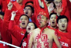 后生看球:头破血流骂着足彩坑?那是你不懂玩球的艺术