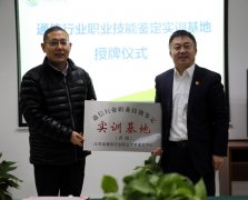 ������ͨʵѵ����ȡ�ö�����ѵ����֤�ʸ�