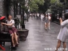 Ů����ͭ��������ͻȻ�о�����������һ�������˱�����