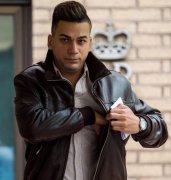 Ӣ����ζԸ�������ο�ĵ糵�պ�����ֹ����Ů���Ա�